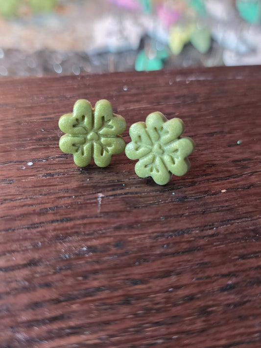 Lucky Lace Clover